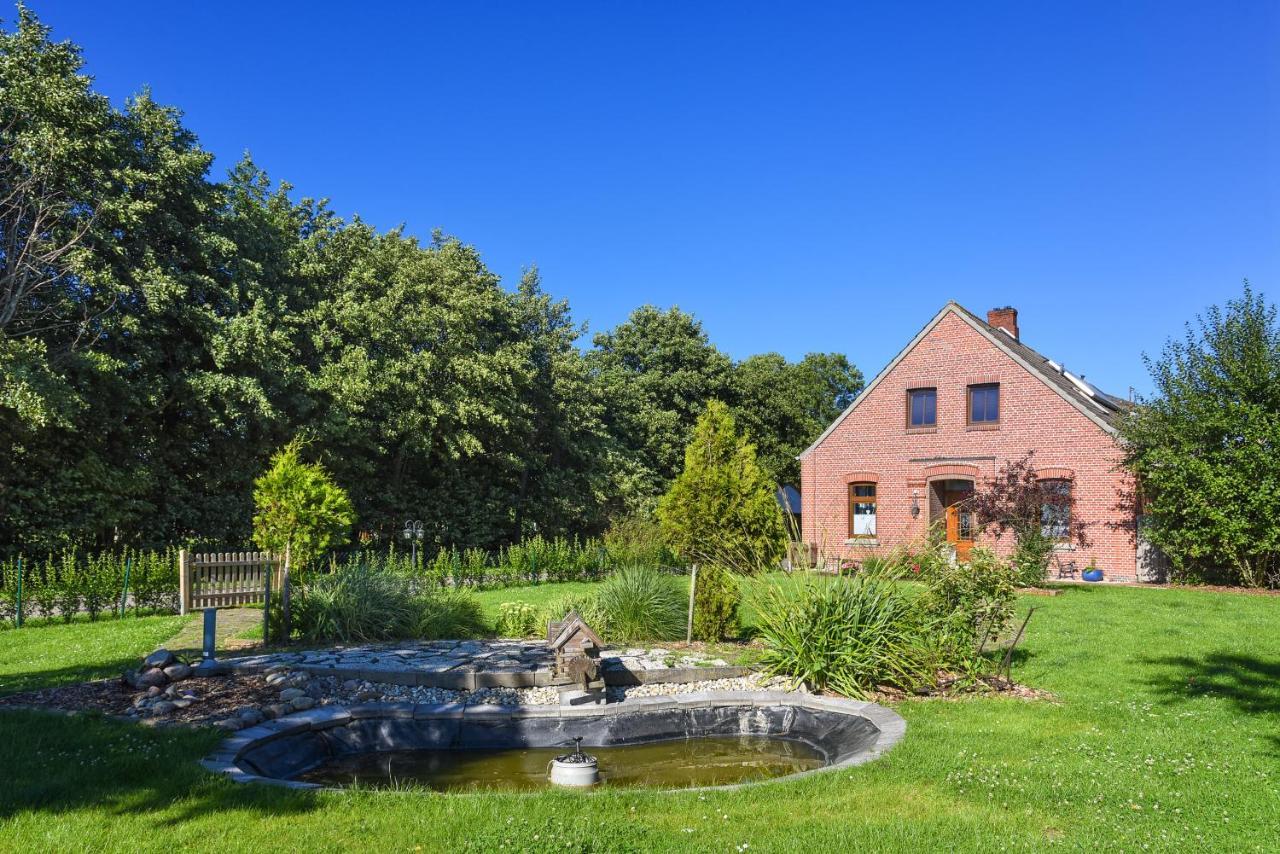 Ferienwohnungen Auf Dem Ferienhof Klein Husums 베르둠 외부 사진